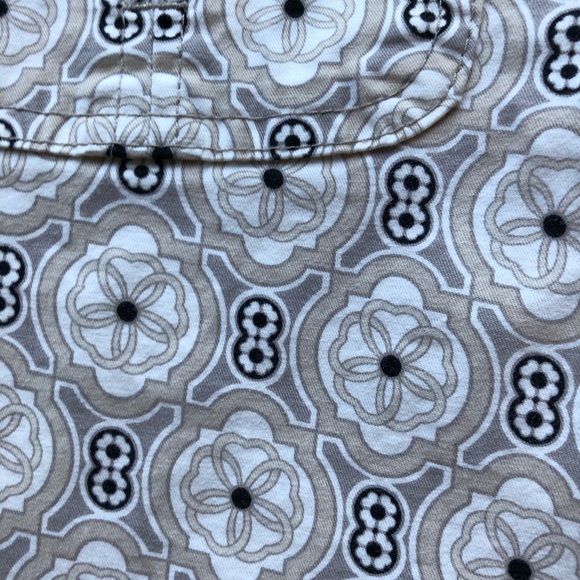 SOLD—Gloria Vanderbilt capris! - Picture 2 of 4